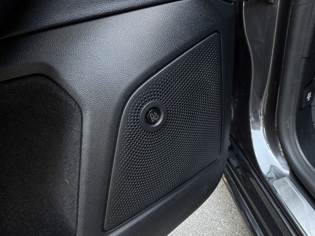 ★LOMMEL賽道版~認證車原鈑件，原廠大包.德制18吋鋁圈.智能LED頭燈.LV2.B&O音響.電動椅.盲點，可全貸★  第10張相片