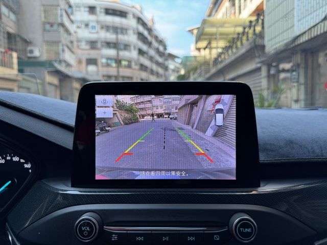 ★LOMMEL賽道版~認證車原鈑件，原廠大包.德制18吋鋁圈.智能LED頭燈.LV2.B&O音響.電動椅.盲點，可全貸★  第15張相片