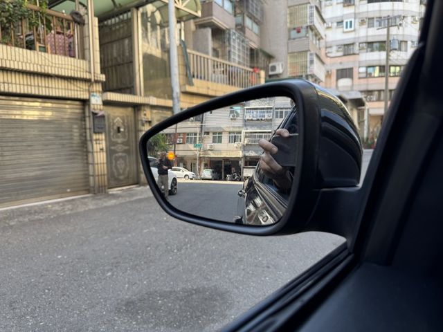 ★LOMMEL賽道版~認證車原鈑件，原廠大包.德制18吋鋁圈.智能LED頭燈.LV2.B&O音響.電動椅.盲點，可全貸★  第18張相片