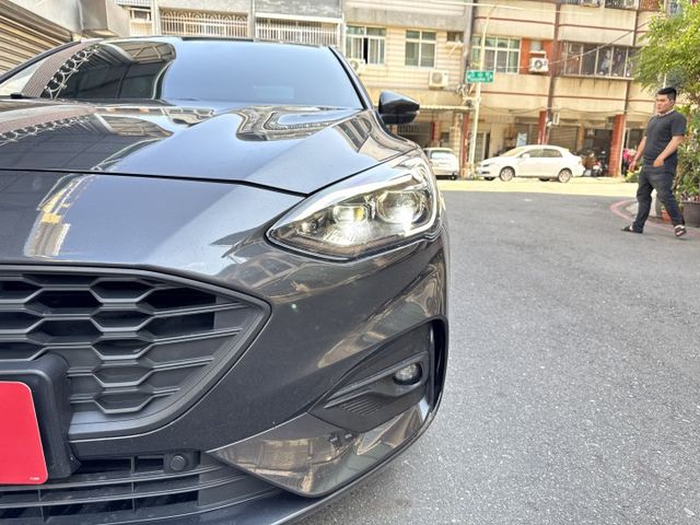 ★LOMMEL賽道版~認證車原鈑件，原廠大包.德制18吋鋁圈.智能LED頭燈.LV2.B&O音響.電動椅.盲點，可全貸★  第20張相片