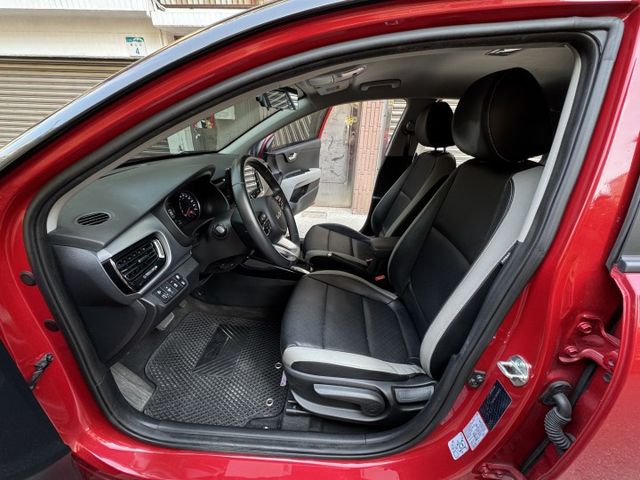 ★1.0渦輪油電高規驚艷版~挑戰全台最低價，IKEY.雙色套件.LV2.盲點.CARPLAY，認證車原鈑件，原廠保固中★  第3張相片