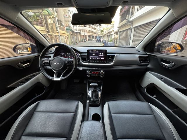 ★1.0渦輪油電高規驚艷版~挑戰全台最低價，IKEY.雙色套件.LV2.盲點.CARPLAY，認證車原鈑件，原廠保固中★  第5張相片