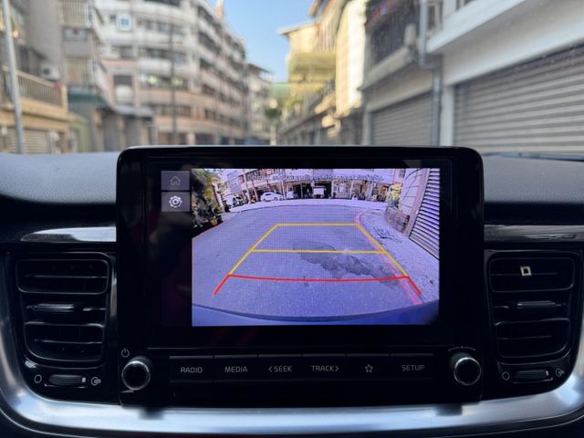 ★1.0渦輪油電高規驚艷版~挑戰全台最低價，IKEY.雙色套件.LV2.盲點.CARPLAY，認證車原鈑件，原廠保固中★  第18張相片