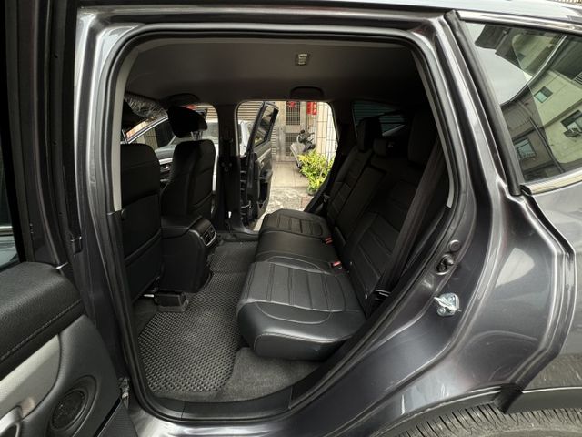 ★小改款5.5代配備再升級~認證車原鈑件，IKEY.電尾門.LV2.導航.倒車顯影.CARPLAY.LED，可全額貸款★  第4張相片