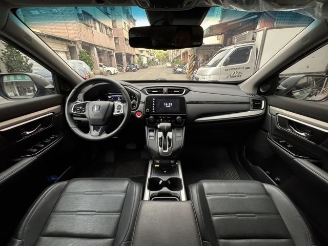 ★小改款5.5代配備再升級~認證車原鈑件，IKEY.電尾門.LV2.導航.倒車顯影.CARPLAY.LED，可全額貸款★  第5張相片