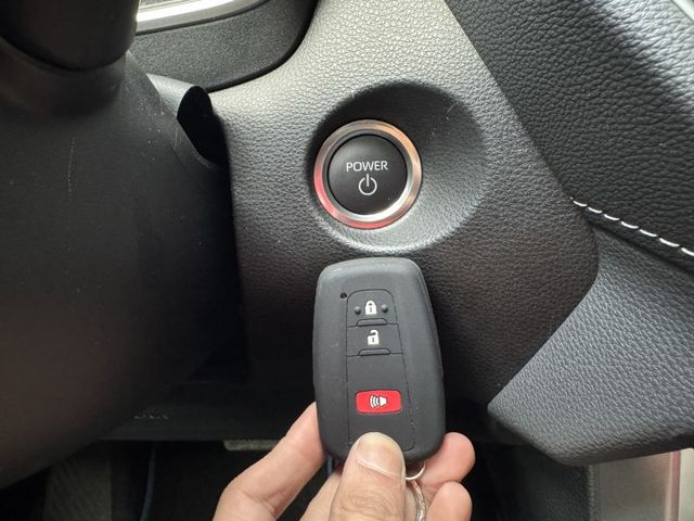 ★全新小改款稀有油電旗艦版~IKEY.LV2.環景.電尾門.盲點.LED.導航.CARPLAY，認證車原鈑件，原廠保固★  第12張相片