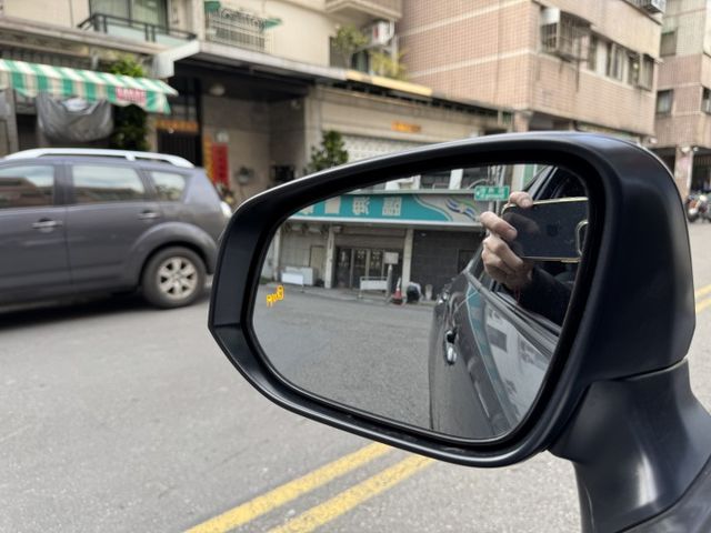 ★全新小改款稀有油電旗艦版~IKEY.LV2.環景.電尾門.盲點.LED.導航.CARPLAY，認證車原鈑件，原廠保固★  第16張相片