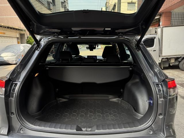 ★全新小改款稀有油電旗艦版~IKEY.LV2.環景.電尾門.盲點.LED.導航.CARPLAY，認證車原鈑件，原廠保固★  第17張相片