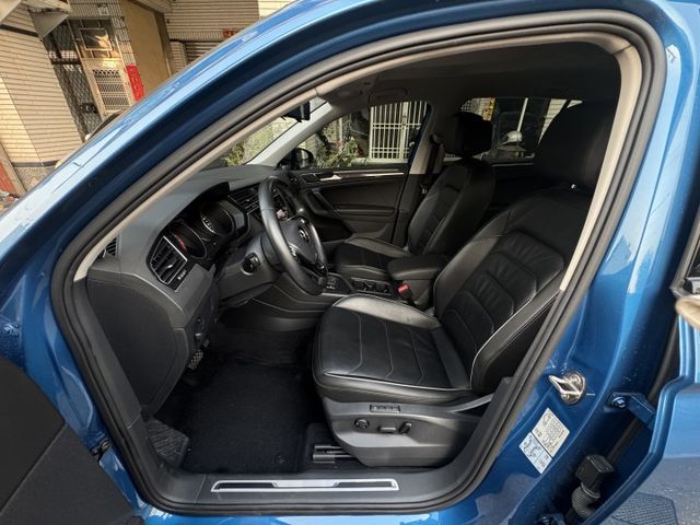 ★1.4渦輪高規CL版+升級盲點/電子後視鏡/HUD~僅跑5萬多，IKEY.電尾門.LED.CARPLAY，認證車原鈑★  第3張相片