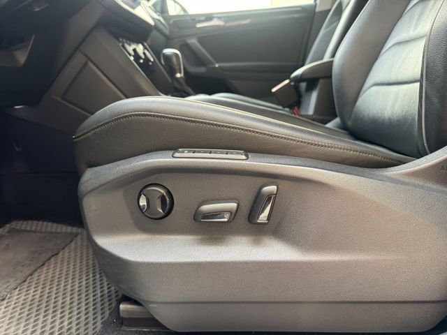 ★1.4渦輪高規CL版+升級盲點/電子後視鏡/HUD~僅跑5萬多，IKEY.電尾門.LED.CARPLAY，認證車原鈑★  第13張相片