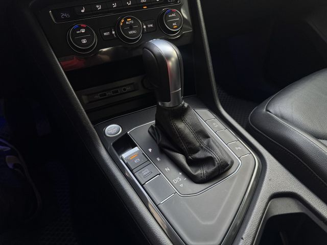 ★1.4渦輪高規CL版+升級盲點/電子後視鏡/HUD~僅跑5萬多，IKEY.電尾門.LED.CARPLAY，認證車原鈑★  第19張相片