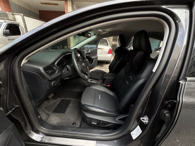 ★ACTIVE任性版+升級環景影像/6年原廠保固，全原廠保養紀錄，認證車原鈑件，IKEY.LV2.B&O音響.電動椅★  第4張相片