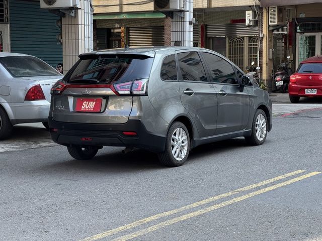 ★最頂輕鬆版+升級精裝影音/電子後視鏡~僅跑1.7萬，IKEY.電動尾門.導航.防滑.倒車顯影.CARPLAY，原鈑件★  第2張相片