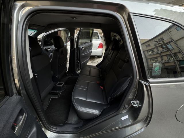 ★最頂輕鬆版+升級精裝影音/電子後視鏡~僅跑1.7萬，IKEY.電動尾門.導航.防滑.倒車顯影.CARPLAY，原鈑件★  第4張相片