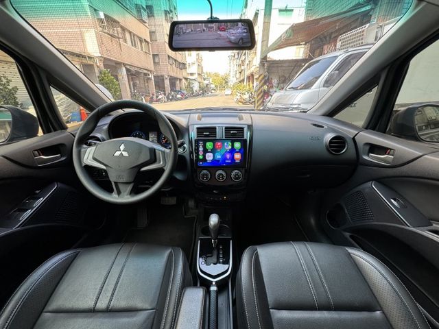 ★最頂輕鬆版+升級精裝影音/電子後視鏡~僅跑1.7萬，IKEY.電動尾門.導航.防滑.倒車顯影.CARPLAY，原鈑件★  第6張相片