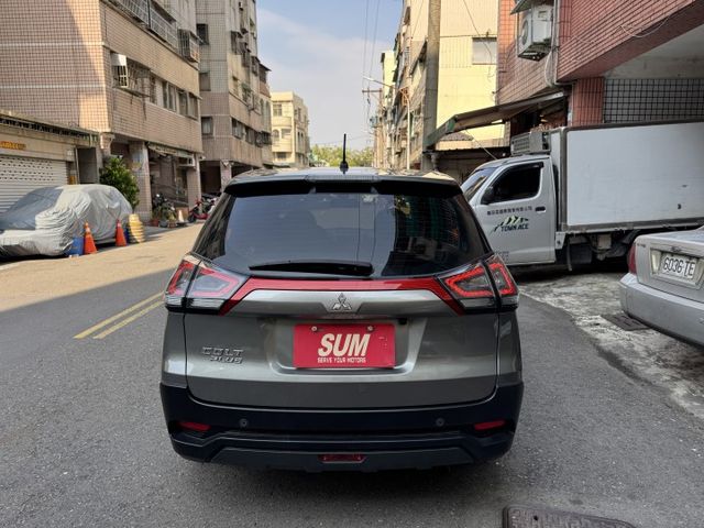 ★最頂輕鬆版+升級精裝影音/電子後視鏡~僅跑1.7萬，IKEY.電動尾門.導航.防滑.倒車顯影.CARPLAY，原鈑件★  第8張相片