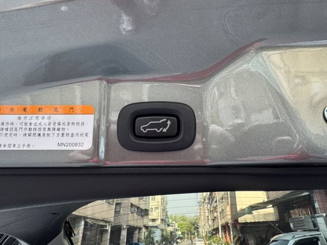 ★最頂輕鬆版+升級精裝影音/電子後視鏡~僅跑1.7萬，IKEY.電動尾門.導航.防滑.倒車顯影.CARPLAY，原鈑件★  第10張相片