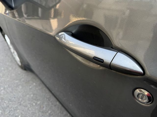 ★最頂輕鬆版+升級精裝影音/電子後視鏡~僅跑1.7萬，IKEY.電動尾門.導航.防滑.倒車顯影.CARPLAY，原鈑件★  第17張相片