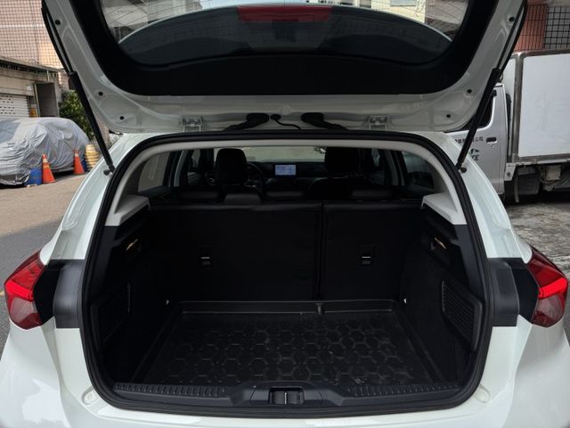 ★ACTIVE任性版+選配環景影像/升級原廠六年保固~僅跑3萬原鈑件，全原廠保養紀錄，IKEY.LV2.B&O.盲點★  第6張相片