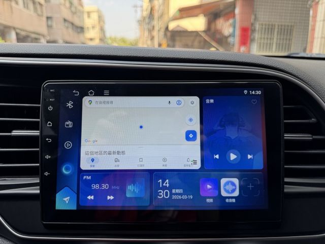 ★末代ELANTRA超低里程+升級影音全配~定速.防滑系統.6氣囊.導航.倒車顯影.CARPLAY，認證車原鈑件可全貸★  第10張相片