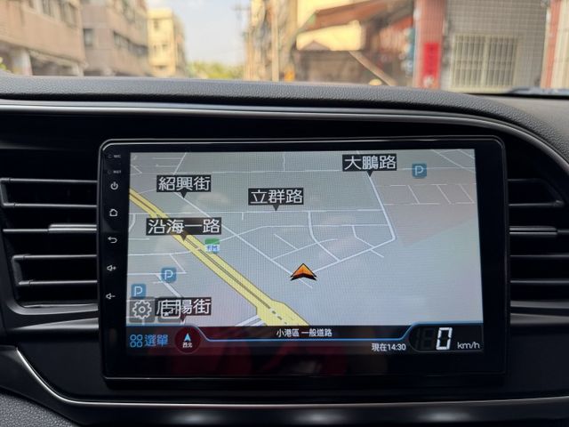 ★末代ELANTRA超低里程+升級影音全配~定速.防滑系統.6氣囊.導航.倒車顯影.CARPLAY，認證車原鈑件可全貸★  第11張相片