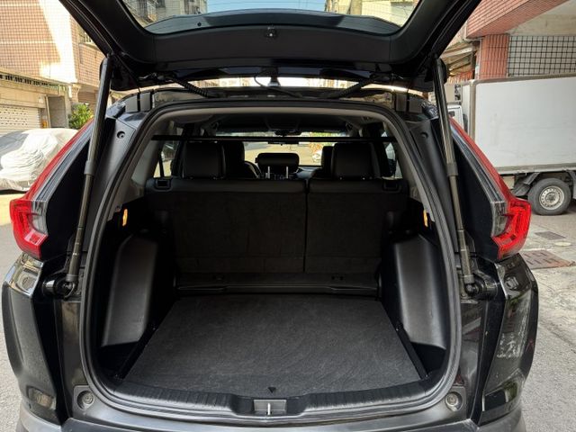 ★特價全新小改款5.5代VTIS~僅跑5萬低里程，IKEY.電尾門.LV2.導航.LED.CARPLAY，認證車原鈑件★  第17張相片