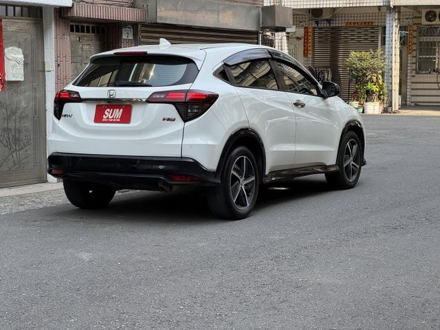 ★市場稀有原廠RS版~原廠空力套件外型更好看，IKEY.定速.導航.倒車顯影.防滑.8氣囊.主動駐停，認證車可全額貸★  第2張相片