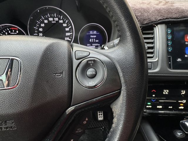 ★市場稀有原廠RS版~原廠空力套件外型更好看，IKEY.定速.導航.倒車顯影.防滑.8氣囊.主動駐停，認證車可全額貸★  第8張相片