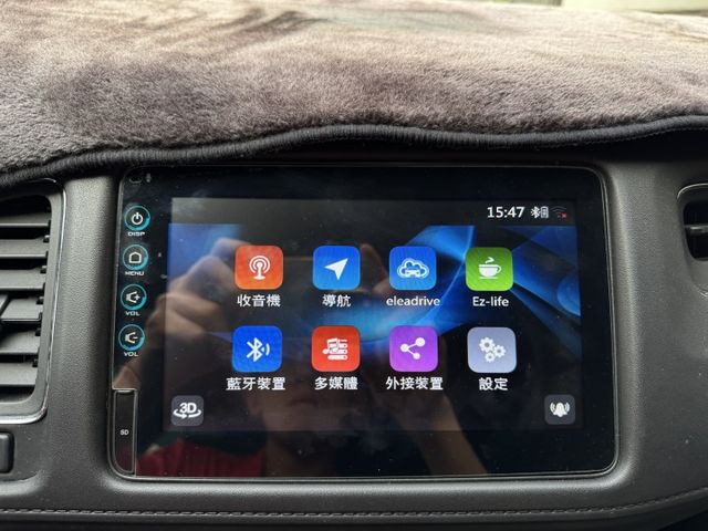 ★市場稀有原廠RS版~原廠空力套件外型更好看，IKEY.定速.導航.倒車顯影.防滑.8氣囊.主動駐停，認證車可全額貸★  第13張相片