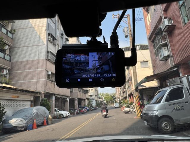 ★市場稀有原廠RS版~原廠空力套件外型更好看，IKEY.定速.導航.倒車顯影.防滑.8氣囊.主動駐停，認證車可全額貸★  第16張相片