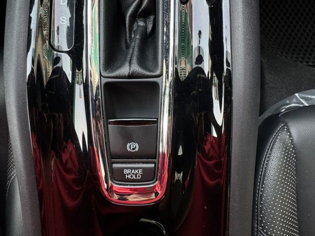 ★市場稀有原廠RS版~原廠空力套件外型更好看，IKEY.定速.導航.倒車顯影.防滑.8氣囊.主動駐停，認證車可全額貸★  第19張相片