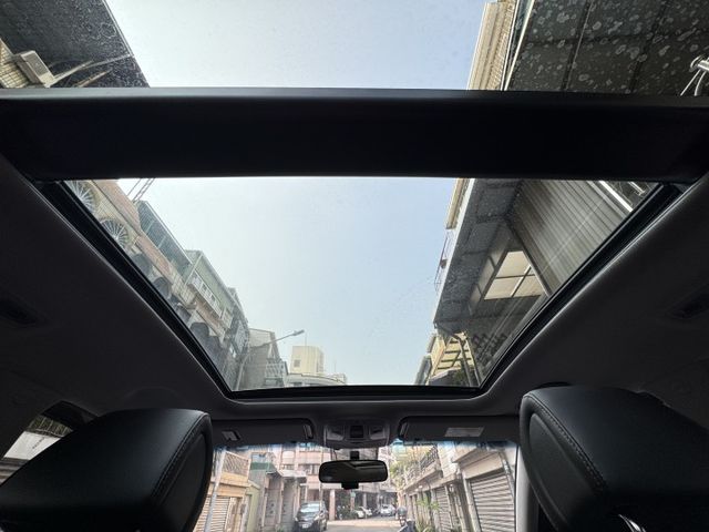 ★小改款稀有旗艦版~環景影像.全景天窗.電尾門.IKEY.電動椅.導航.盲點.CARPLAY，認證車原鈑件，可全額貸款★  第7張相片