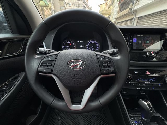 ★小改款稀有旗艦版~環景影像.全景天窗.電尾門.IKEY.電動椅.導航.盲點.CARPLAY，認證車原鈑件，可全額貸款★  第11張相片