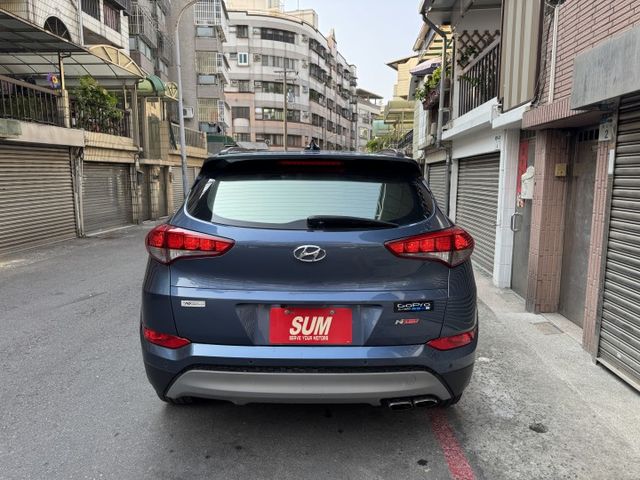 ★小改款稀有旗艦版~環景影像.全景天窗.電尾門.IKEY.電動椅.導航.盲點.CARPLAY，認證車原鈑件，可全額貸款★  第17張相片