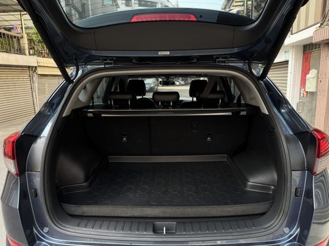 ★小改款稀有旗艦版~環景影像.全景天窗.電尾門.IKEY.電動椅.導航.盲點.CARPLAY，認證車原鈑件，可全額貸款★  第18張相片