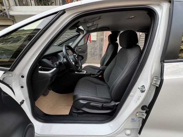 ★油電旗艦版~認證車原鈑件，IKEY.盲點.LV2.CARPLAY.LED頭燈，市區平均一公升可跑39公里超級省油★  第3張相片