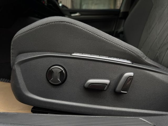 ★年底車23年式1.5渦輪STYLE版~原廠保養紀錄，認證車原鈑，IKEY.LV2.自動停車.記憶電動椅.盲點.LED★  第8張相片