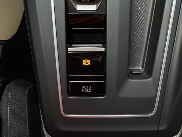 ★年底車23年式1.5渦輪STYLE版~原廠保養紀錄，認證車原鈑，IKEY.LV2.自動停車.記憶電動椅.盲點.LED★  第12張相片