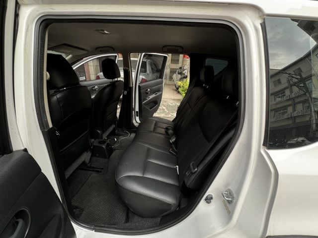 ★精裝影音版~認證車原鈑件，衛星導航.數位電視.倒車顯影.胎壓偵測.前雷達，最美白色系，可全額貸款★  第4張相片