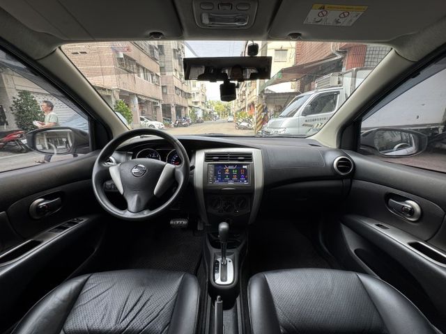 ★精裝影音版~認證車原鈑件，衛星導航.數位電視.倒車顯影.胎壓偵測.前雷達，最美白色系，可全額貸款★  第5張相片