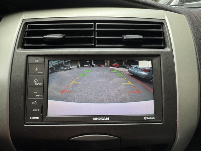 ★精裝影音版~認證車原鈑件，衛星導航.數位電視.倒車顯影.胎壓偵測.前雷達，最美白色系，可全額貸款★  第12張相片