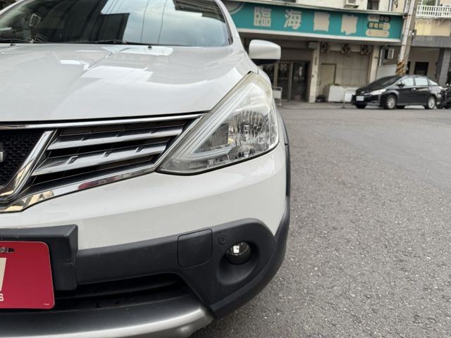 ★精裝影音版~認證車原鈑件，衛星導航.數位電視.倒車顯影.胎壓偵測.前雷達，最美白色系，可全額貸款★  第17張相片