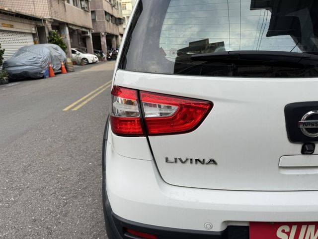 ★精裝影音版~認證車原鈑件，衛星導航.數位電視.倒車顯影.胎壓偵測.前雷達，最美白色系，可全額貸款★  第18張相片