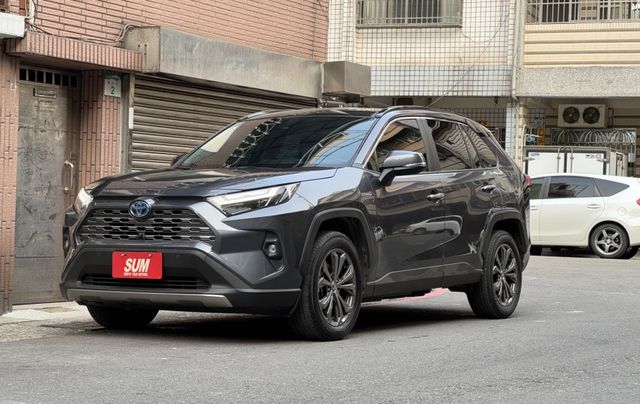 ★稀有油電4WD旗艦版~現省40萬，爬山有力又省油，認證車原鈑，全景天窗.環景.LED.LV2.盲點.電尾門，原廠保固★  第1張相片