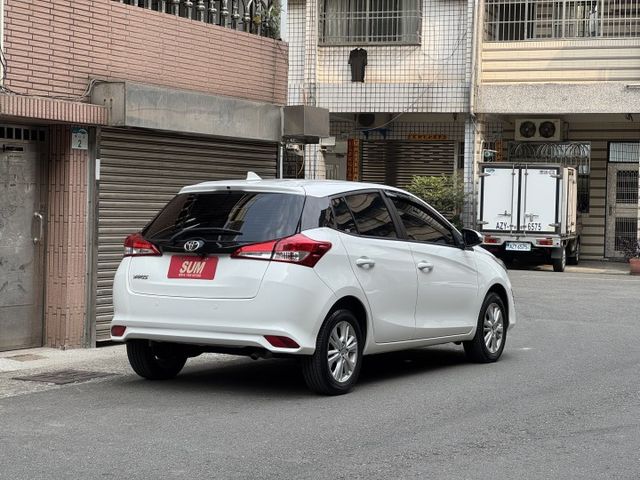 ★精裝影音版~僅跑6萬多，衛星導航.防滑系統.電子後視鏡.網路電視.日型燈，認證車原鈑件，可全額貸款★  第2張相片