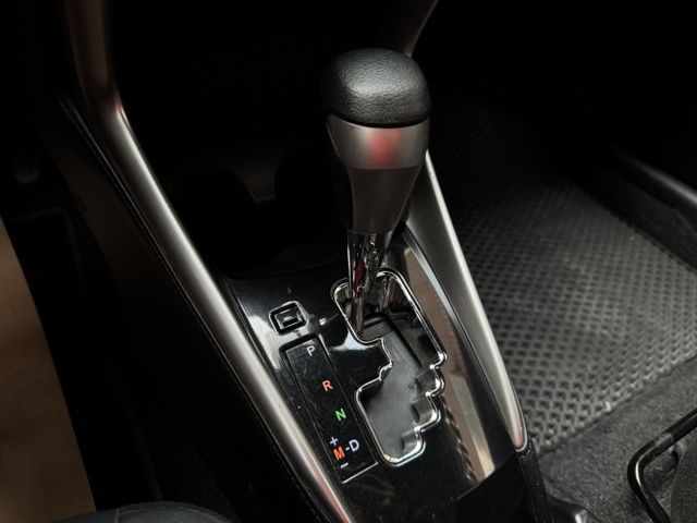 ★精裝影音版~僅跑6萬多，衛星導航.防滑系統.電子後視鏡.網路電視.日型燈，認證車原鈑件，可全額貸款★  第9張相片