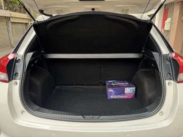 ★精裝影音版~僅跑6萬多，衛星導航.防滑系統.電子後視鏡.網路電視.日型燈，認證車原鈑件，可全額貸款★  第18張相片