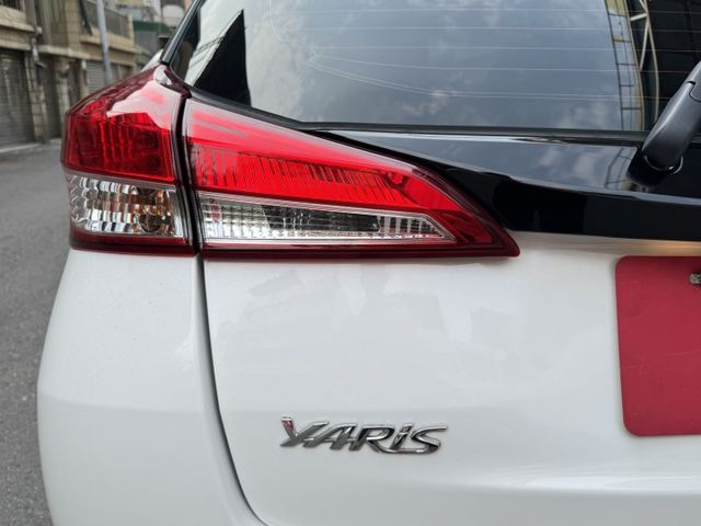 ★精裝影音版~僅跑6萬多，衛星導航.防滑系統.電子後視鏡.網路電視.日型燈，認證車原鈑件，可全額貸款★  第19張相片