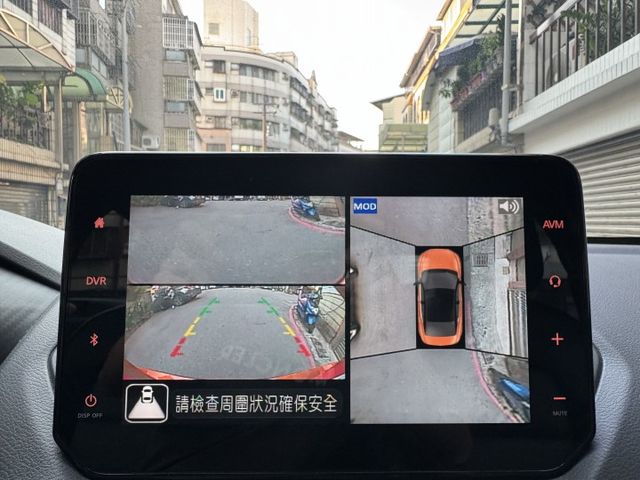 ★秒殺價時尚廣告色+雙色套件~僅跑6萬多低里程，認證車原鈑件，IKEY.盲點.環景.LV2.LED.CARPLAY★  第10張相片