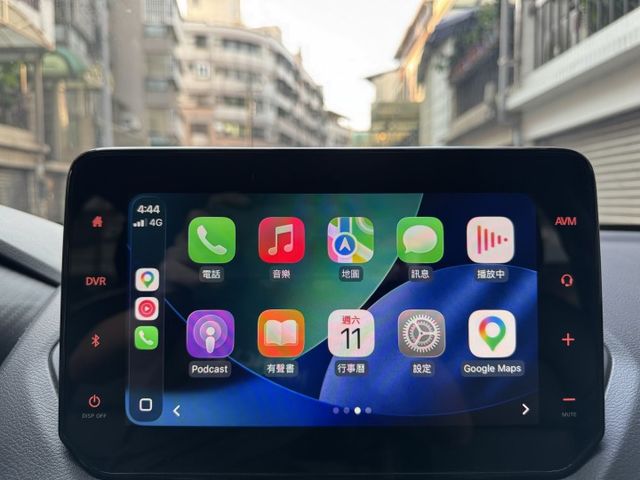 ★秒殺價時尚廣告色+雙色套件~僅跑6萬多低里程，認證車原鈑件，IKEY.盲點.環景.LV2.LED.CARPLAY★  第11張相片